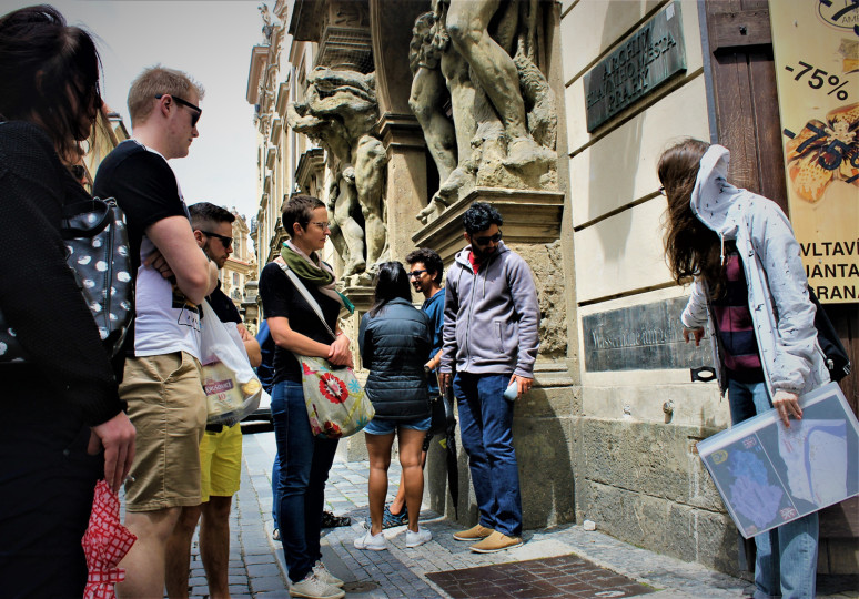 Old Town & Medieval Underground Tour